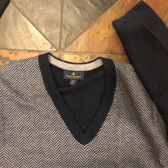 Brooks Brothers V Neck Sweater - Picture 3 of 4